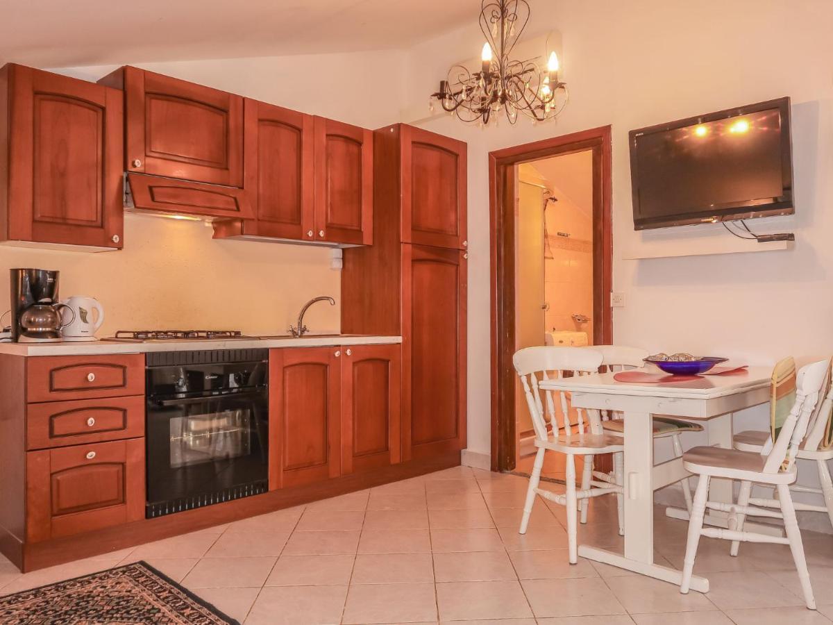 Dilly - Krk117 By Interhome Pinezići